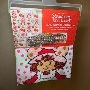 Strawberry Shortcake Shower Curtain Set